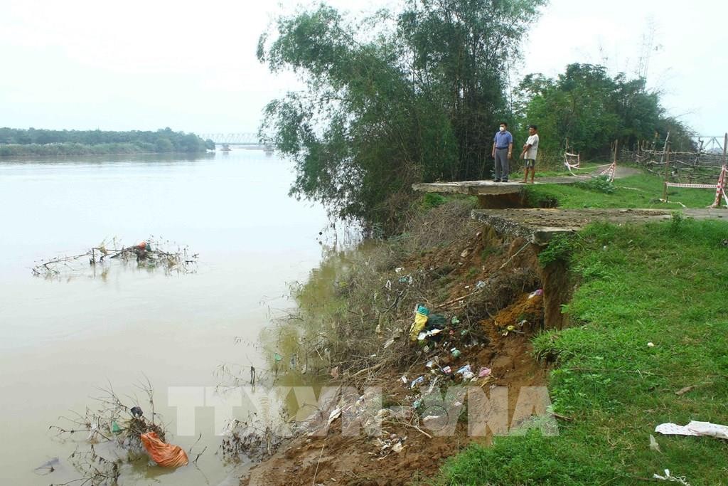 123447-nghe-an-de-nghi-trung-uong-ho-tro-von-sua-chua-nang-cap-cac-vi-tri-xung-yeu-tren-tuyen-de-ta-lam-1635859088.jpg