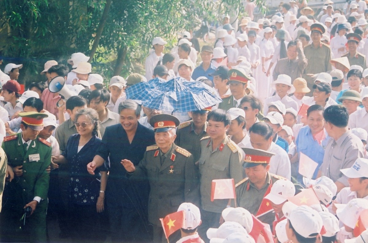 vo-nguyen-giap-ve-tham-que-1640155833.jpg