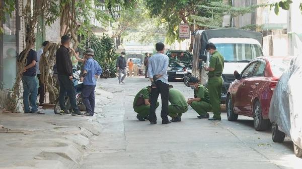 phat-hien-mot-phu-nu-khong-ro-lai-lich-nam-ben-duong-thoi-thop-voi-nhieu-vet-thuong-tren-nguoi-1640412063.jpg