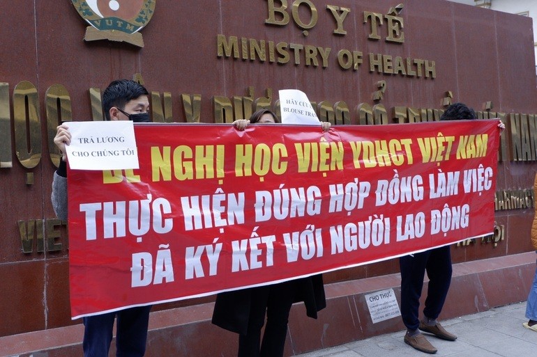 vi-sao-benh-vien-tue-tinh-no-luong-nhan-vien-y-te-1642216447.jpg