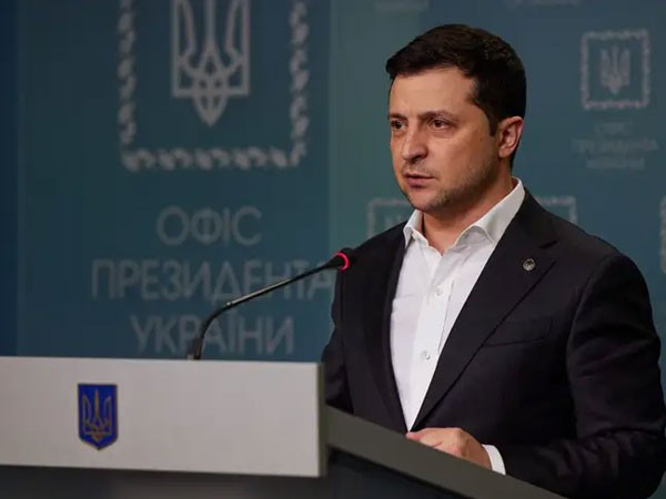 tt-zelensky-1-1645842316.jpg