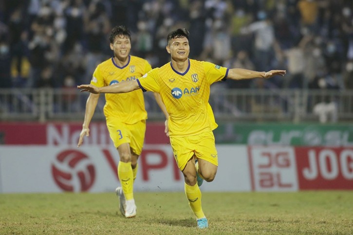 ha-noi-fc-hen-dau-slna-viettel-o-giai-tu-hung-2-725x0-1650959747.jpeg