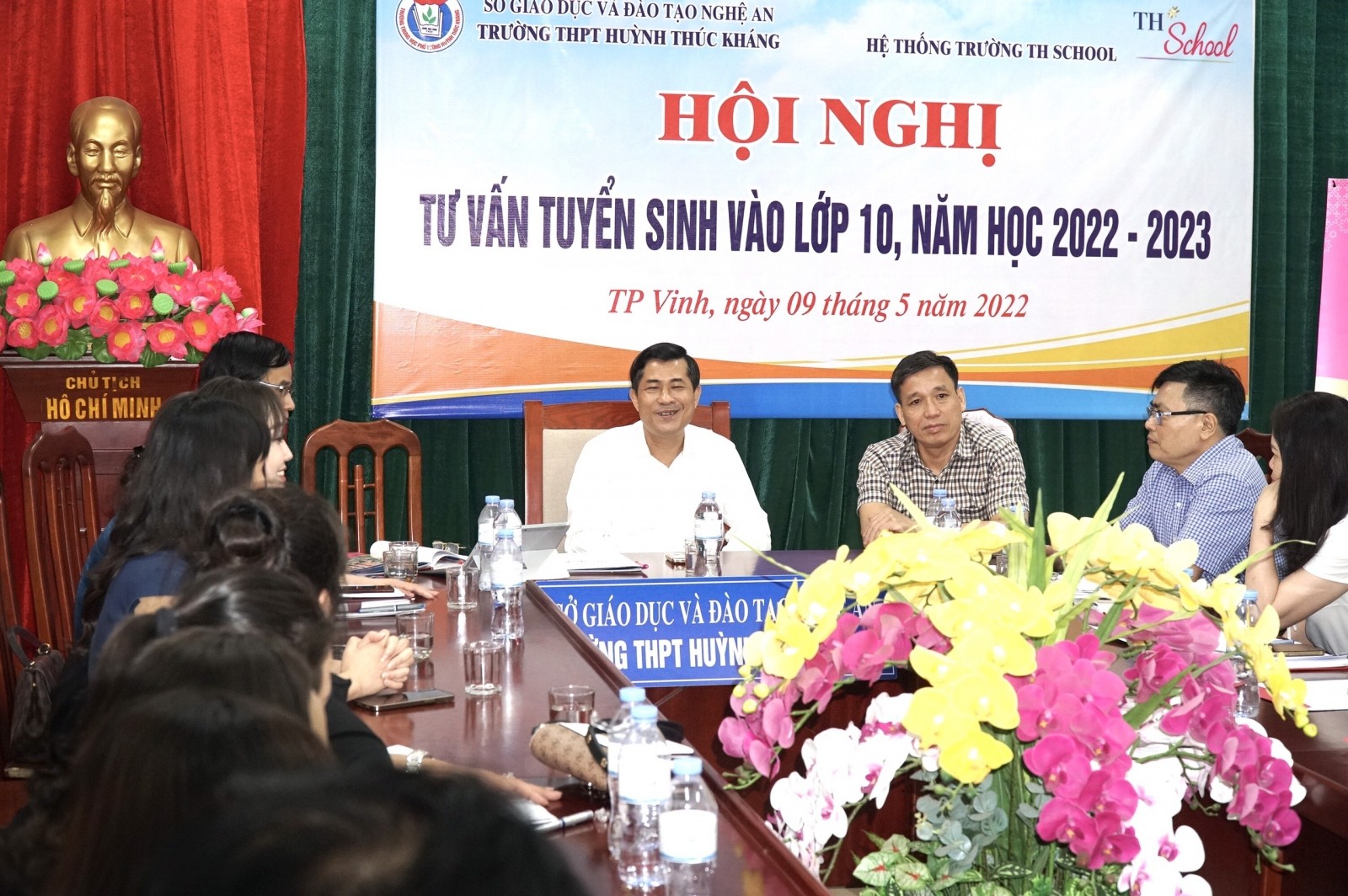 hoi-nghi-tuyen-sinh-1-1652151300.jpg