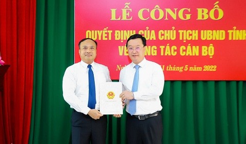 1-cong-bo-quyet-dinh-luan-chuyen-can-bo-1652273313.jpg