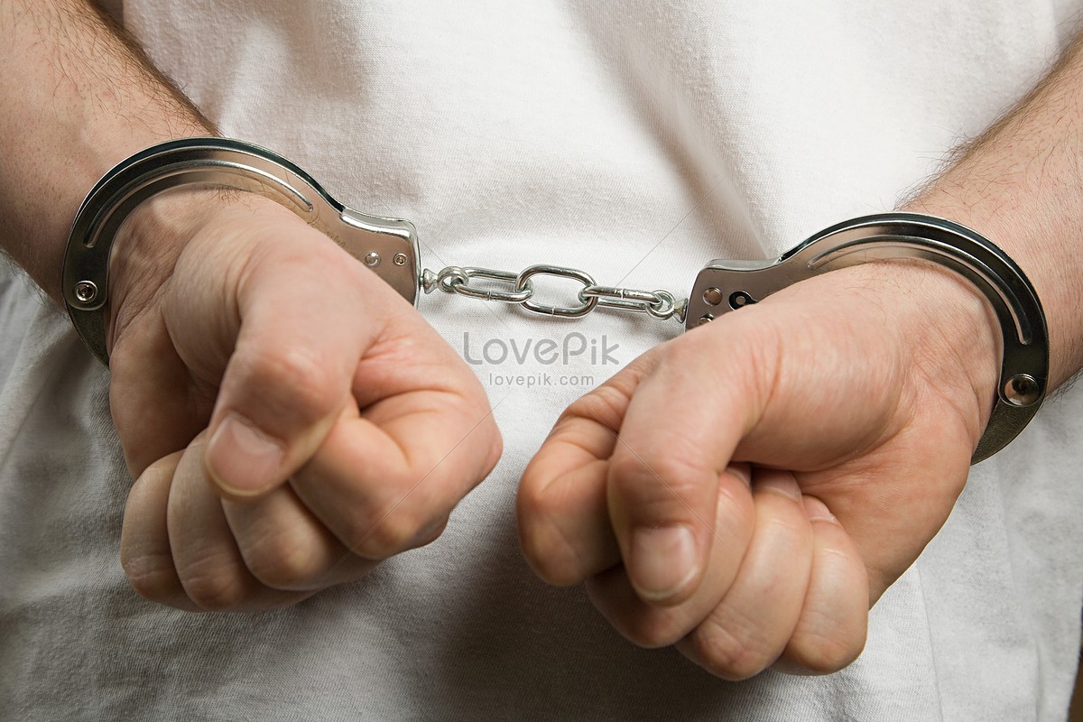 1624-lovepik-handcuffed-criminal-picture-501480554-1656896006.jpg