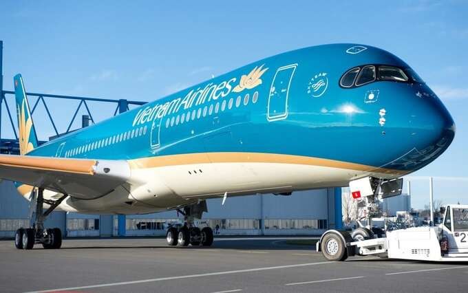 a350-900-vietnam-airlines-roll-out-paintshop-2-e1435673710234-2214-1659756047.jpg