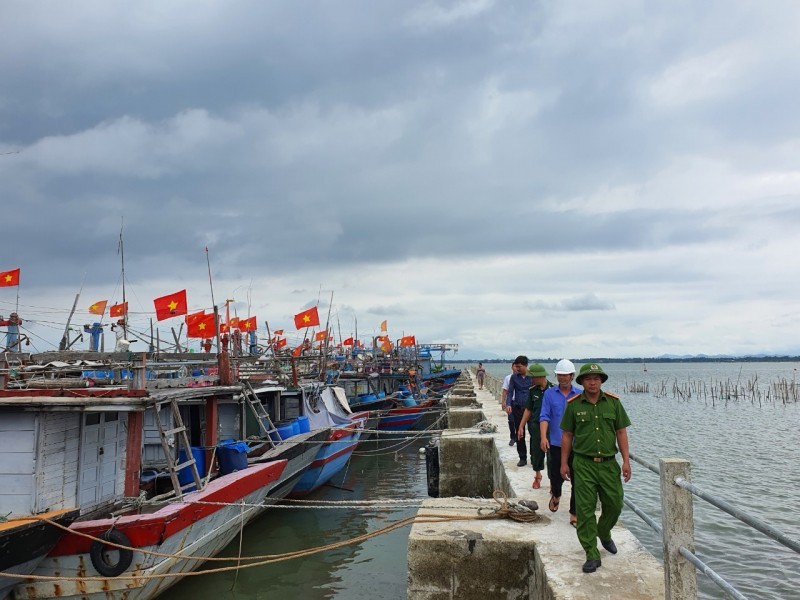 sieu-bao-noru-cach-da-nang-quang-ngai-270km-thu-tuong-chi-dao-khan-hinh-6-1664270997.jpg