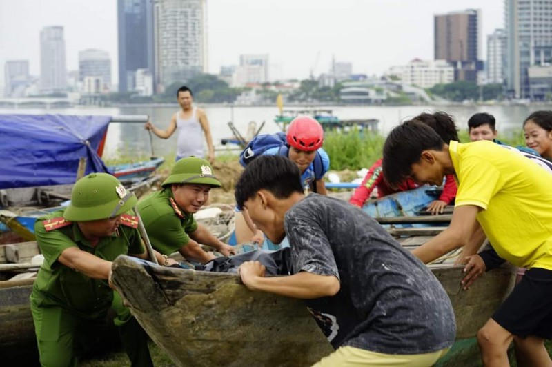 sieu-bao-noru-cach-da-nang-quang-ngai-270km-thu-tuong-chi-dao-khan-hinh-8-1664271029.jpeg