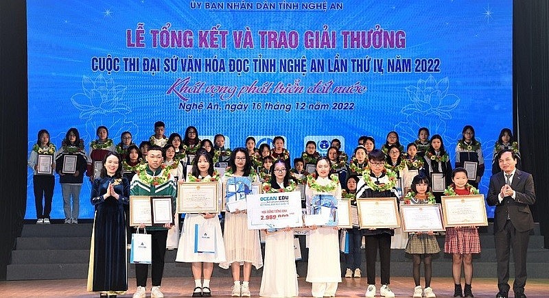 1950-bna-trao-thuong-cho-8-hoc-sinh-dat-giai-quoc-gia-2921-1671174656.jpg