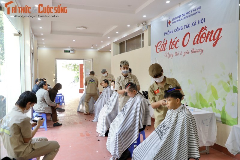 tiem-cat-toc-0-dong-tai-benh-vien-dai-hoc-y-ha-noi-1671758760.jpg