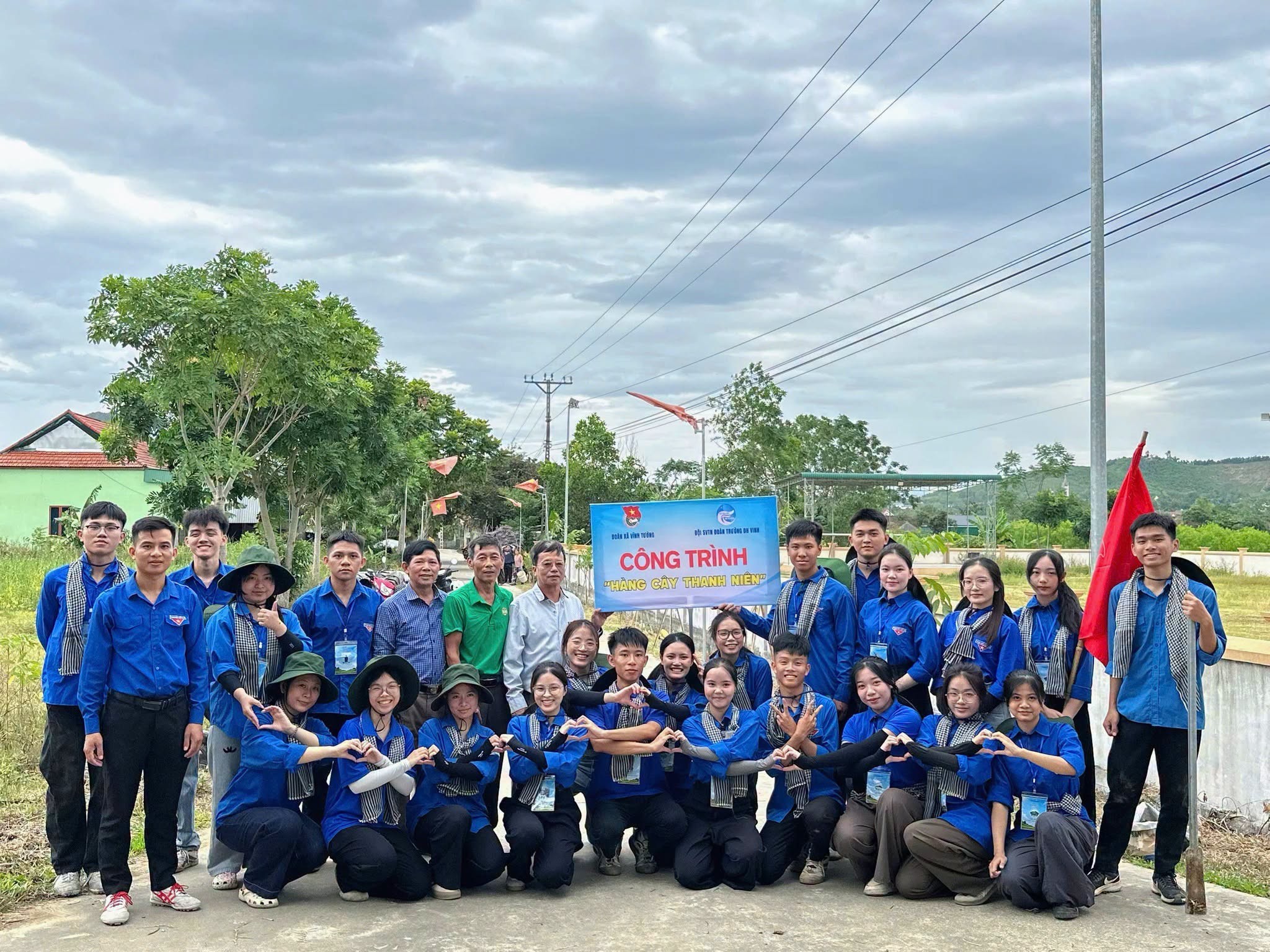Tuổi trẻ Trường Đại học Vinh lan tỏa tinh thần tình nguyện, tri ân và cống hiến tại xã Vĩnh Tường