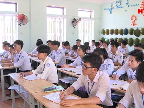 Hà Tĩnh: Học sinh lớp 12 chuyển sang ôn thi trực tuyến