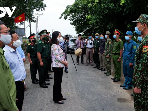 Phó Chủ tịch nước động viên lực lượng phòng, chống dịch tuyến biên giới An Giang