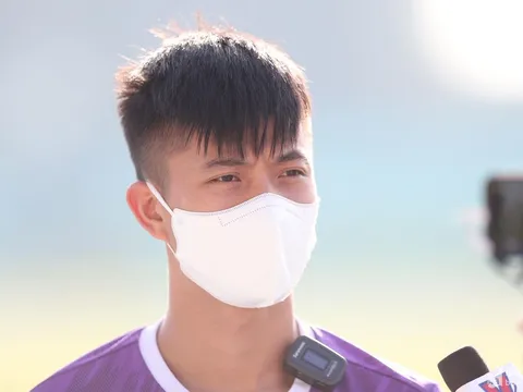 Phan Văn Đức được thầy Park phân công trả lời báo chí trước trận gặp Indonesia