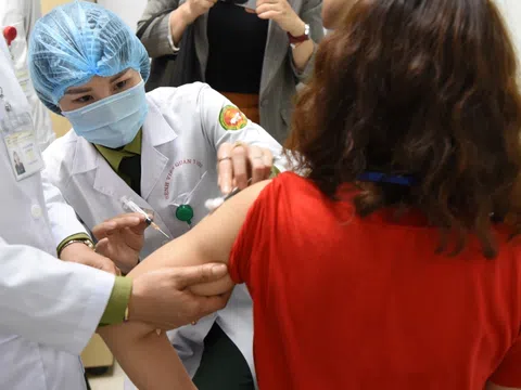 Hơn 6.000 tình nguyện viên đăng ký thử nghiệm giai đoạn 3 vaccine Nanocovax