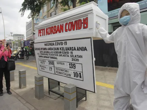 COVID-19 bùng phát ở thủ đô, Indonesia đặt mục tiêu tiêm 1 triệu liều vaccine mỗi ngày