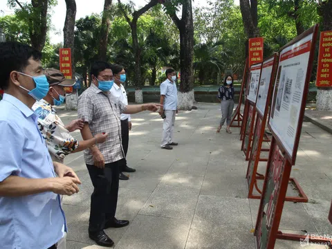 Triển lãm "Hồ Chí Minh - Người đi tìm hình của nước"