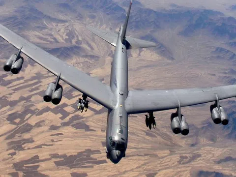 Mỹ điều B-52 đến Afghanistan không kích Taliban