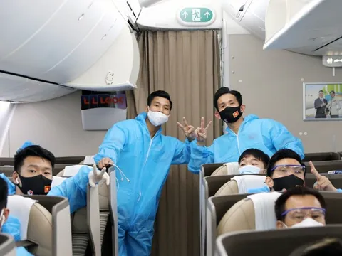 Thầy trò HLV Park Hang Seo nhận tin vui từ phòng cách ly