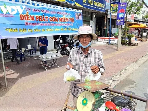 Cà Mau lan tỏa “cơm 0 đồng” giúp người dân vượt khó trong đại dịch