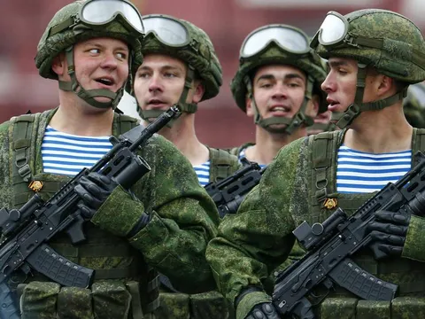 Nga ưu tiên tiêm vaccine Covid-19 cho lực lượng phòng không-không quân