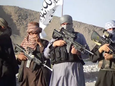 Taliban tấn công dồn dập, Mỹ sơ tán nhân viên khỏi Afghanistan do lo sợ xảy ra thảm sát