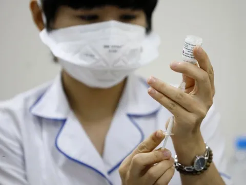 AstraZeneca thử nghiệm vaccine tăng cường chống lại biến thể COVID-19