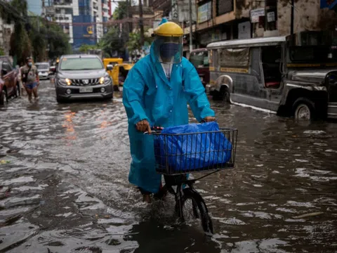 Philippines sơ tán hơn 15.000 người do lũ lụt