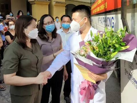 Hàng trăm nhân viên y tế tiếp tục lên đường hỗ trợ TP.HCM và các tỉnh miền Nam chống dịch