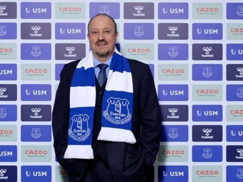 HLV Benitez đi vào lịch sử khi dẫn dắt Everton