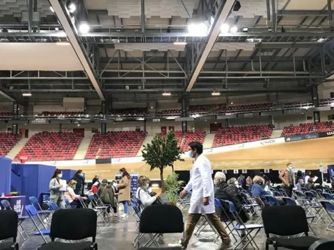 Pháp cân nhắc ra các quy định bắt buộc về tiêm chủng ngừa Covid-19