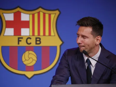 Messi bật khóc khi chính thức nói lời chia tay Barca