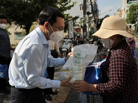 Nhiều hoạt động hỗ trợ nhân viên y tế, người dân TP.HCM và các địa phương chống dịch