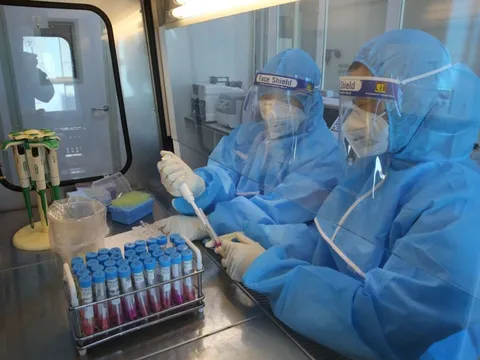 Người phụ nữ đi xe máy từ Bình Dương về Hà Tĩnh mắc Covid-19