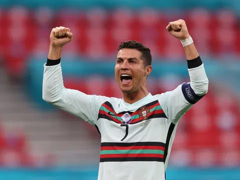 Ronaldo khiến cả thế giới ngả mũ khi thiết lập hàng loạt cột mốc ấn tượng