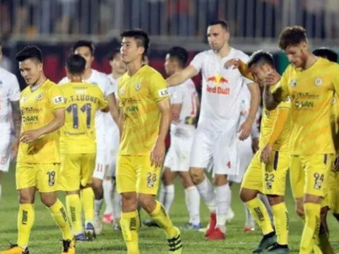 Nhiều đội bóng than trời khi V-League 2021 hoãn tới tháng 2/2022