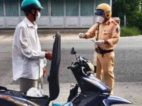 CA Long Xuyên bác thông tin ùn tắc chốt kiểm soát do "siết" giấy đi đường