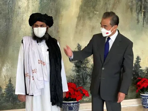 Trung Quốc “trao quà” cho Taliban, Mỹ cảnh báo Afghanistan sẽ bị quốc tế bài xích