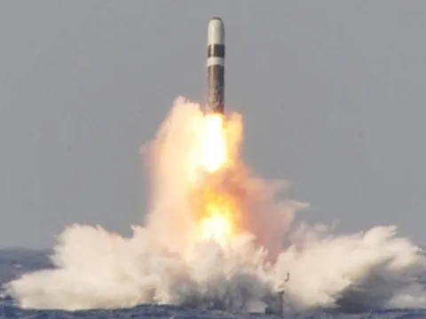 Báo Trung Quốc: Mỹ muốn bắt Nhật làm con tin trong cuộc phiêu lưu tên lửa