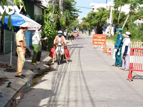 12 người bị xử phạt 180 triệu đồng vì tụ tập ăn nhậu trong lúc giãn cách xã hội