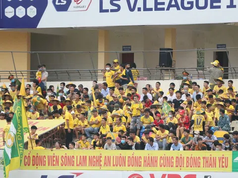 Bầu Đức phản ứng phương án lùi V-League 2021