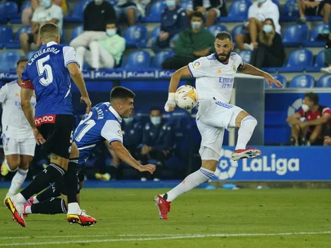 Benzema rực sáng, Real Madrid “đè bẹp” Deportivo Alaves