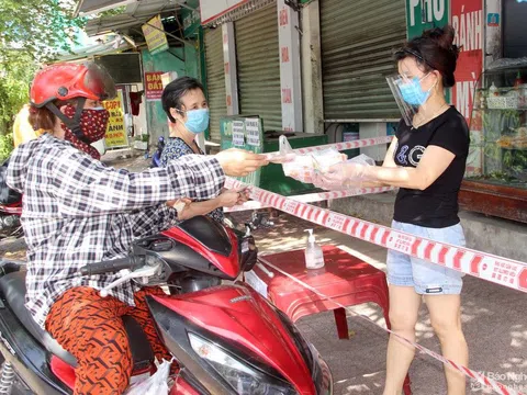 TP Vinh: Nhiều cửa hàng thiết yếu tự "phong tỏa" để phòng dịch