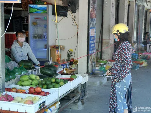 Thành phố Vinh siết chặt quản lý người ra vào chợ 