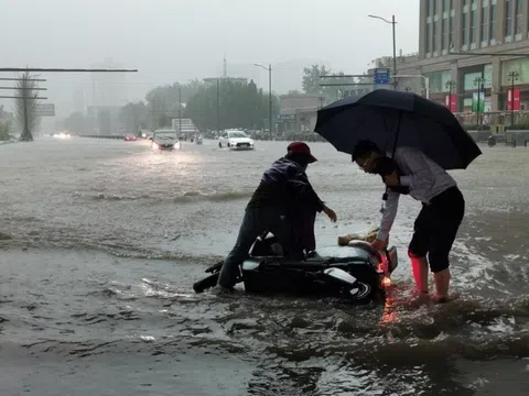 Mưa lũ khiến 33 người chết ở Trung Quốc và gây nhiều thiệt hại vật chất ở Lào