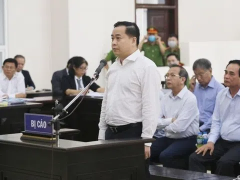 Ngoài 5 tỷ đồng, Phan Văn Anh Vũ khai nhiều lần biếu "quà"