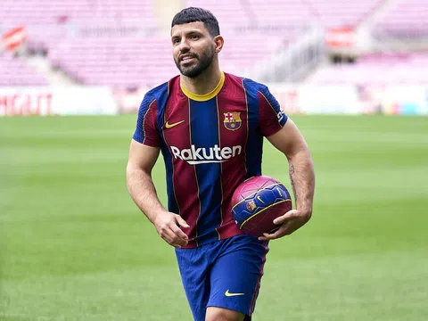 Sergio Aguero báo tin buồn cho Barca