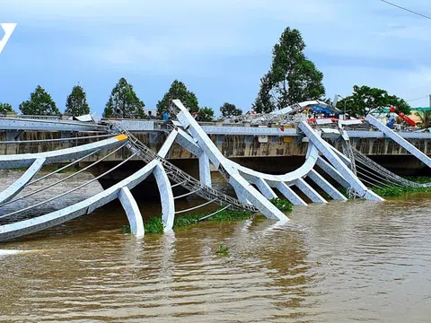 Sập công trình lan can kết hợp đèn trang trí trên cầu Maspero