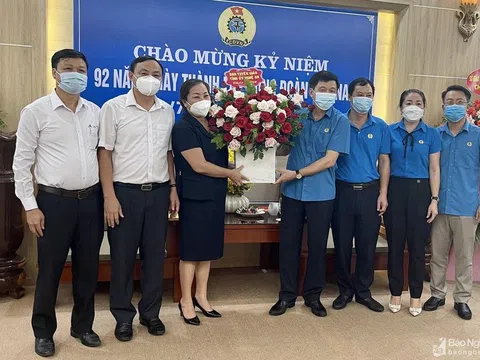 Nghệ An: Ban Tuyên giáo Tỉnh ủy chúc mừng ngày thành lập ngành Công đoàn