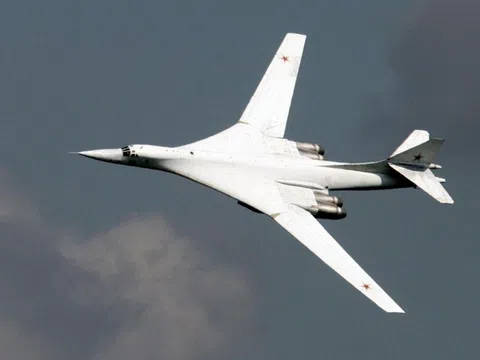 Tu-160 kết hợp tên lửa đạn đạo siêu thanh: "Công thức diệt mục tiêu" mới của Nga?